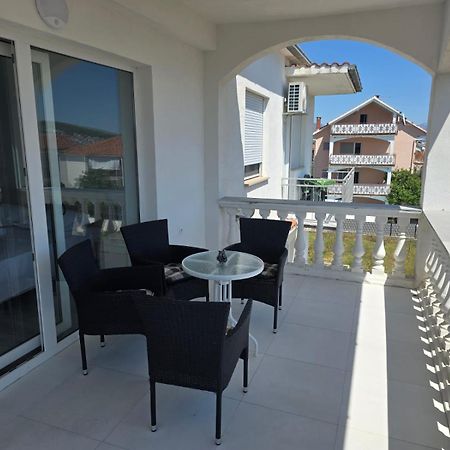 Apartment Anton โตรกีร์ ภายนอก รูปภาพ