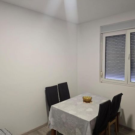 Apartment Anton โตรกีร์ ภายนอก รูปภาพ