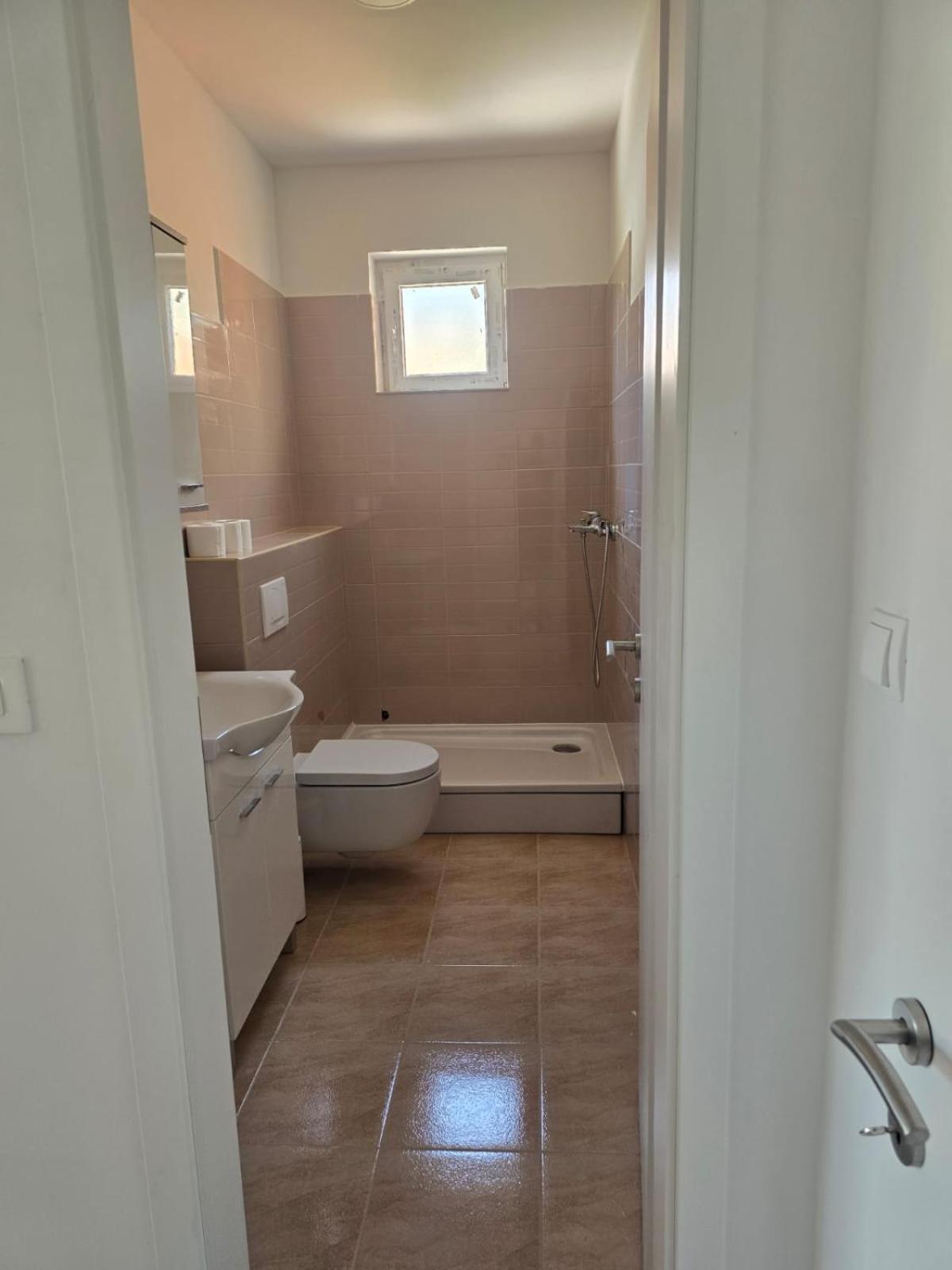 Apartment Anton โตรกีร์ ภายนอก รูปภาพ