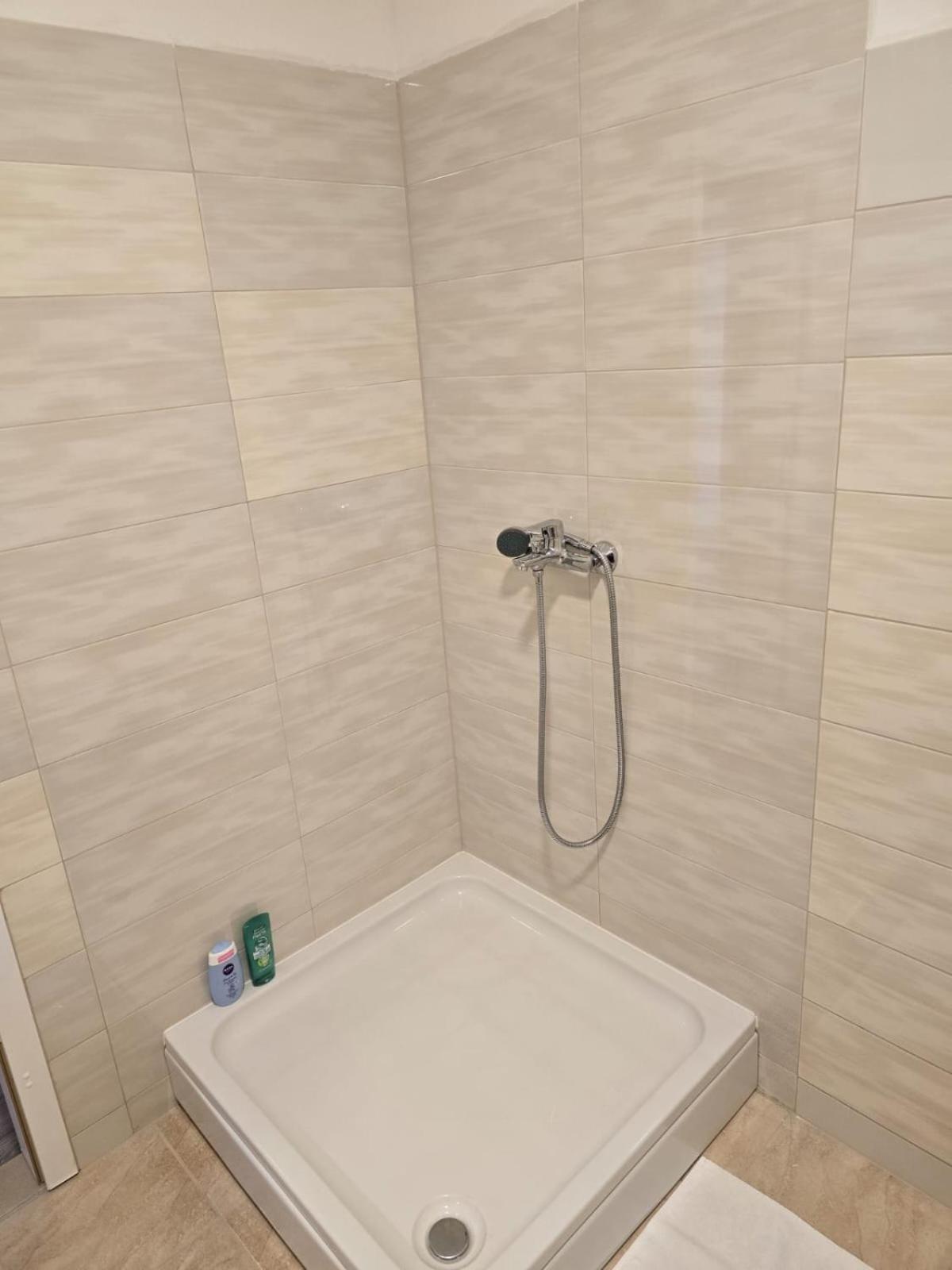 Apartment Anton โตรกีร์ ภายนอก รูปภาพ
