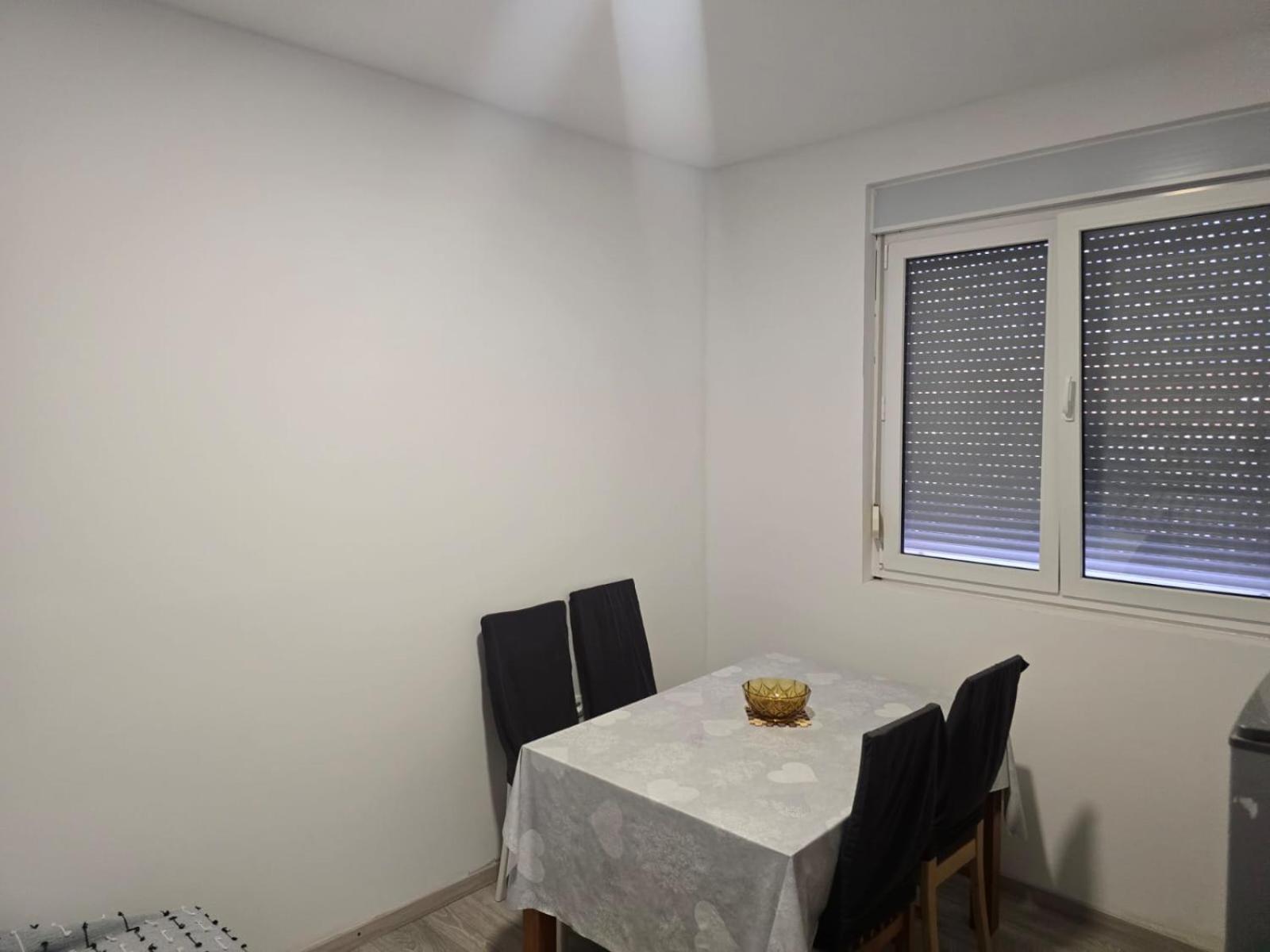 Apartment Anton โตรกีร์ ภายนอก รูปภาพ